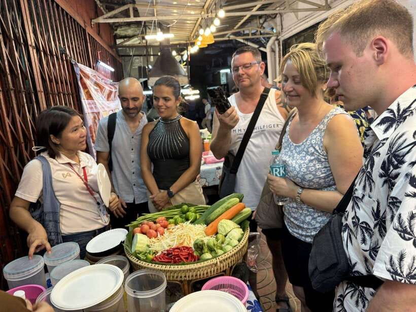 Bangkok Authentic Tasting Thai-Chinatown Walking Food Tour - Why the vendor stops matter