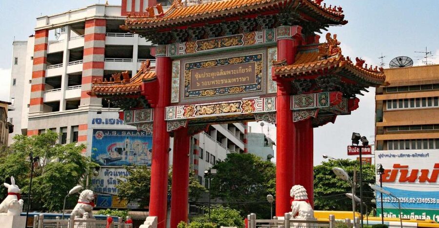 Bangkok: Chinatown by Night Walking Tour - The Berlin Pharmaceutical Museum and Wat Mangkon Kamalawat