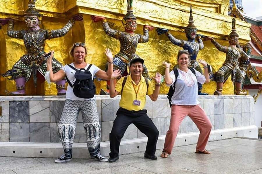 Bangkok: City Highlights and Landmarks Private Walking Tour - Chinatown brings food, shopping, and street energy