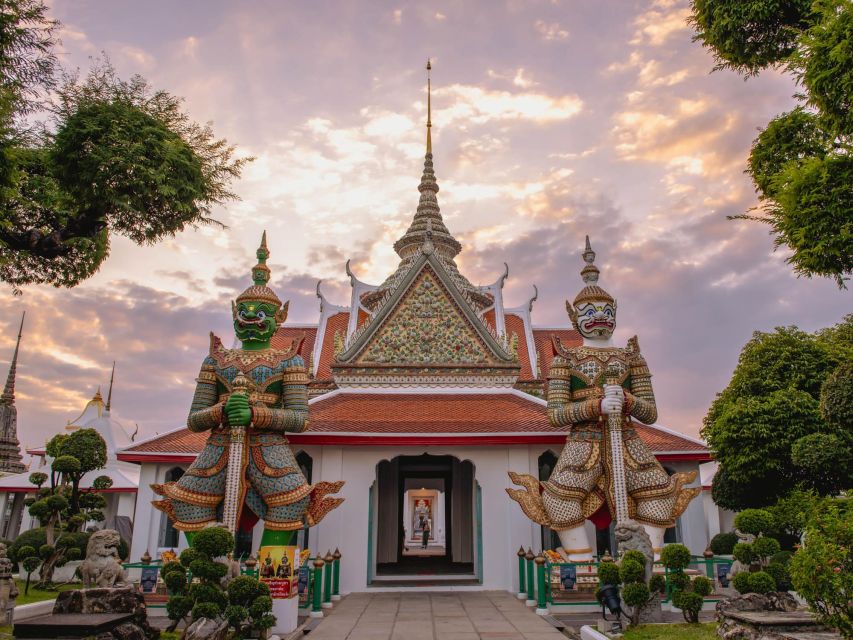 Bangkok: Grand Palace and Wat Arun Guided Walking Tour - Wat Phra Kaew and the Emerald Buddha