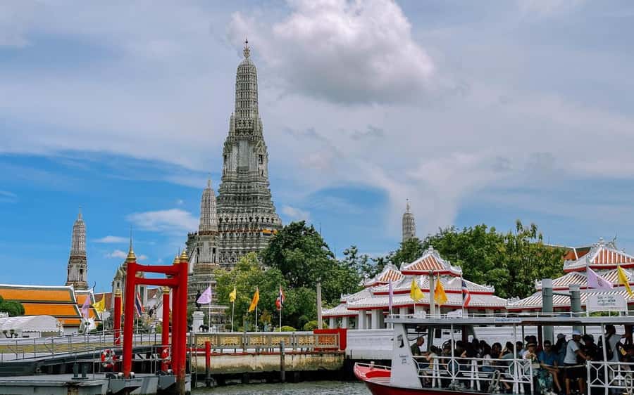 Bangkok: Grand Palace, Wat Pho, & Wat Arun Walking Tour - Why this route works for a first Bangkok visit