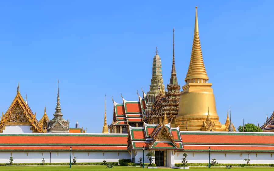 Bangkok: Grand Palace, Wat Pho, & Wat Arun Walking Tour - Wat Arun’s porcelain-covered prang