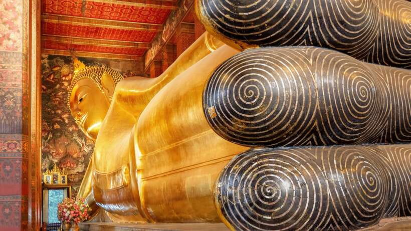 Bangkok: Wat Pho and Wat Arun Guided Walking Tour - Who should book this temple walk?