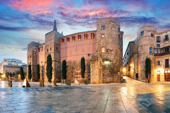 Barcelona 1.5h Private Old Town, Gothic & Ramblas Walking Tour - La Pedrera and Passeig de Gràcia’s grand scale