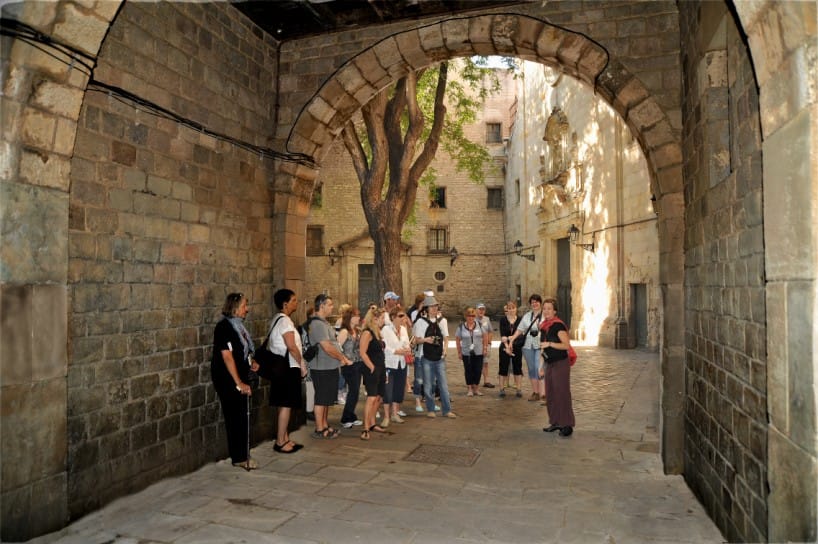 Barcelona 2-Hour Gothic Walking Tour - Why the Gothic Quarter deserves a guided walk