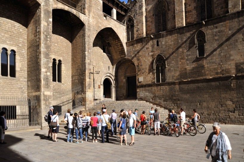 Barcelona 2-Hour Gothic Walking Tour - Royal power at Palau Reial Major and Saló del Tinell
