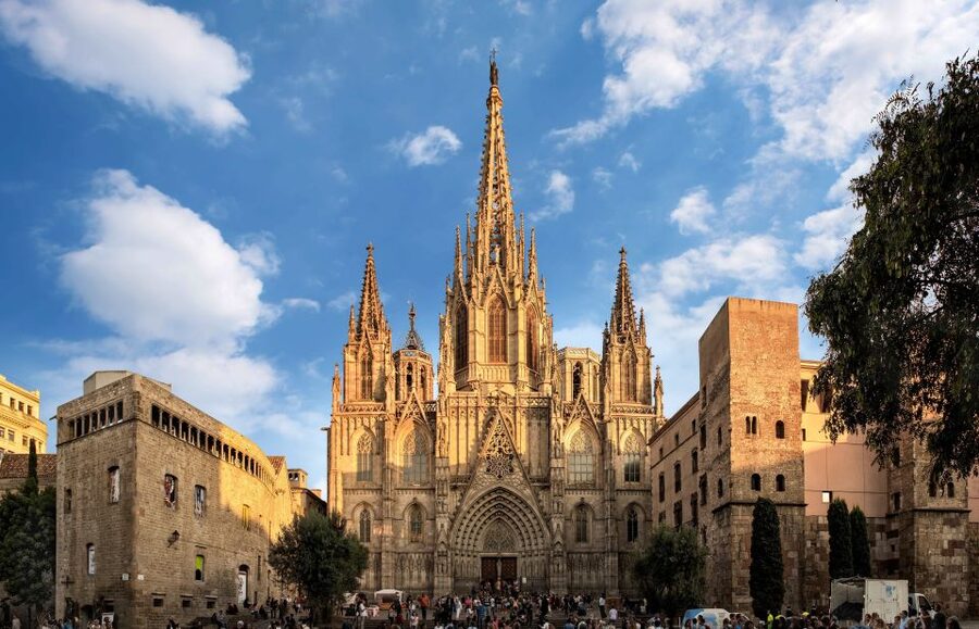Barcelona: Barri Gotic Small Group Walking Tour - Why the Gothic Quarter works best on foot