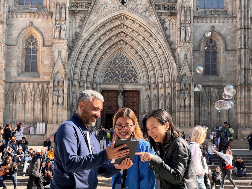 Barcelona: Barri Gotic Small Group Walking Tour - Starting at Plaça de Catalunya