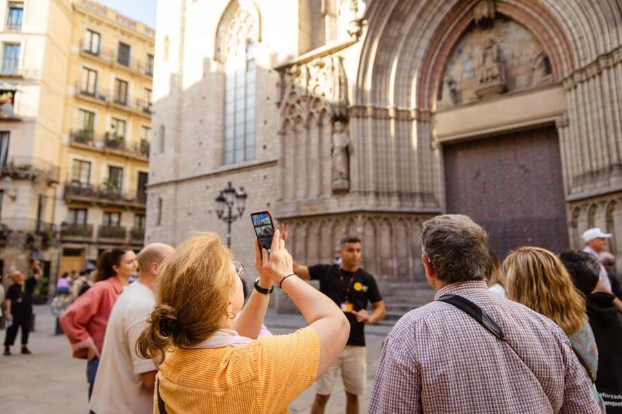 Barcelona: City Walking Tour with a Local Guide - Casa de l’Ardiaca and the Carrer del Bisbe passage