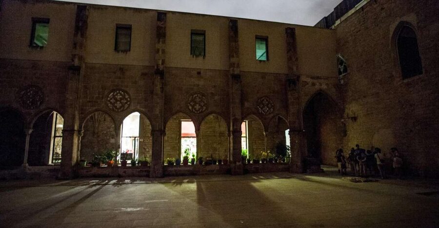 Barcelona: Dark History Night Walking Tour - Key points at a glance