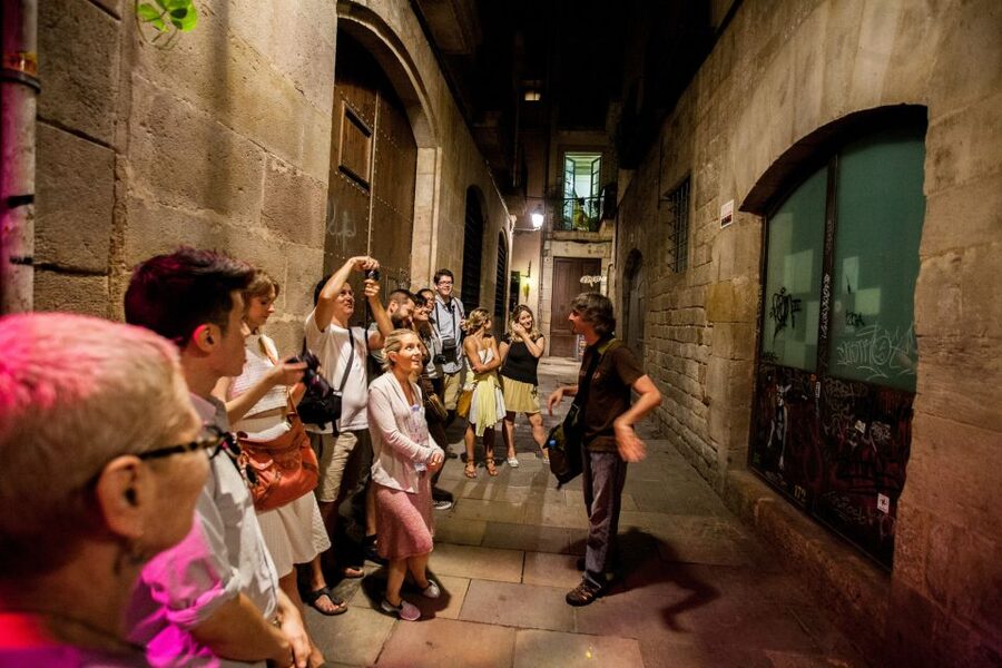Barcelona: Dark History Night Walking Tour - Executions, cemeteries, and Barcelona’s executioner
