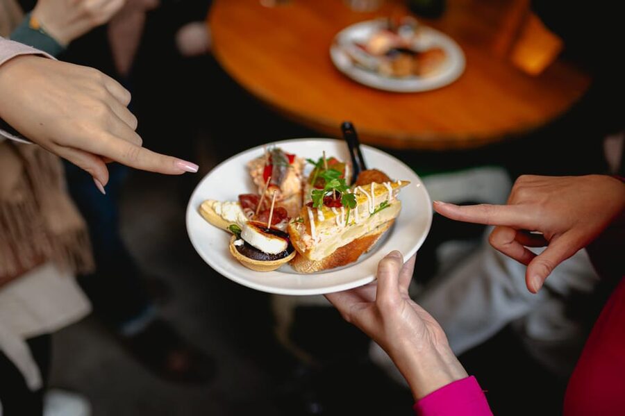 Barcelona: El Born Food Walking Tour with Tapas and Drinks - The Gothic Quarter and its Roman remains
