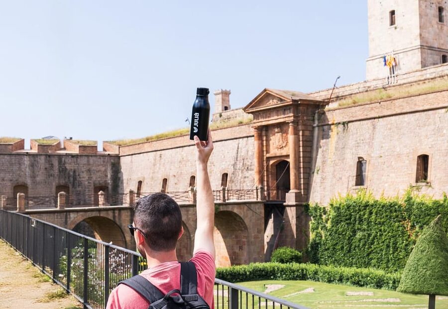 Barcelona: Gothic Quarter Walking Tour w/ Montjuïc Cable Car - Starting at Estació del Nord and getting oriented