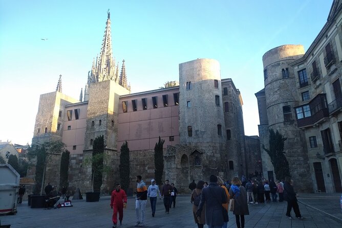 Barcelona Gothic Quarter Walking Tour with Tapas - Pont del Bisbe and the Gothic Quarter’s visual tricks