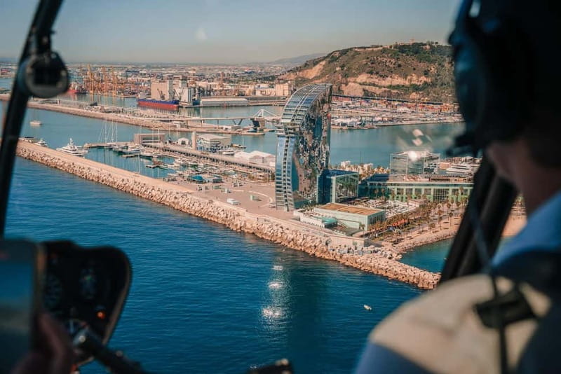 Barcelona: Helicopter Flight, Boat Ride, and Walking Tour - What the guides add to the walk