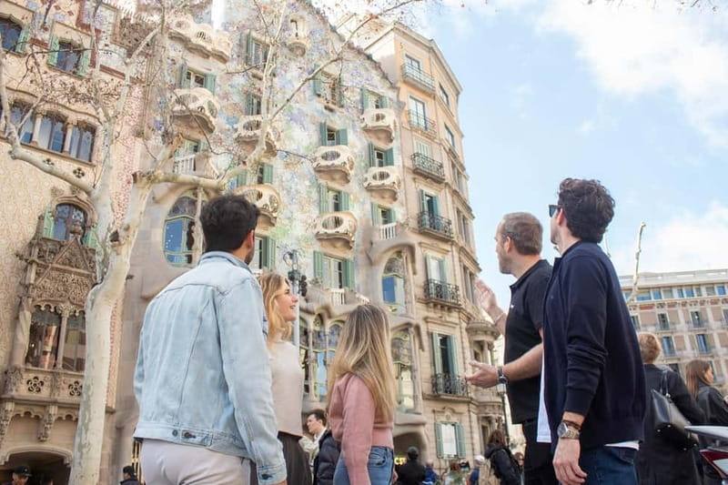 Barcelona: Helicopter Flight, Boat Ride, and Walking Tour - Getting from the old city to the heliport
