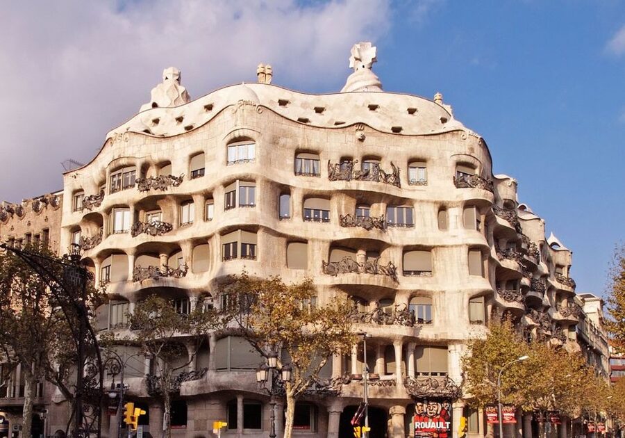 Barcelona: Helicopter Flight, Boat Ride, and Walking Tour - The six-minute helicopter flight