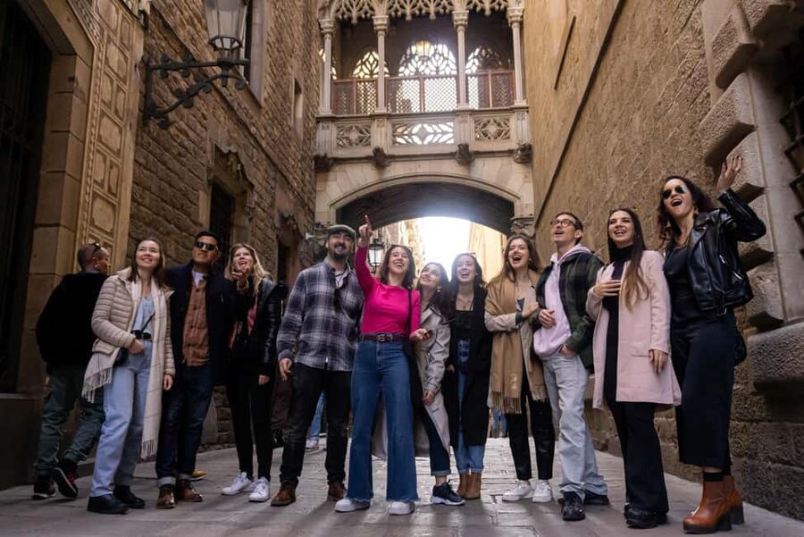 Barcelona: Hidden Gems Walking Tour Including 10+ Sights - Why this two-hour walk works so well