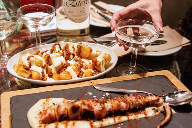Barcelona: La Boqueria Food, Wine & History Walking Tour - The guides shape the experience
