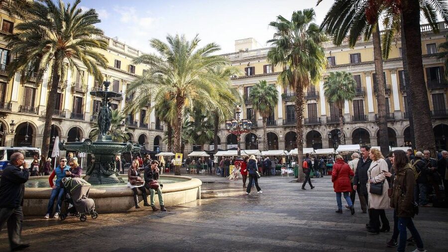 Barcelona: Old Town and Gothic Quarter Walking Tour - La Boqueria and the food side of the walk