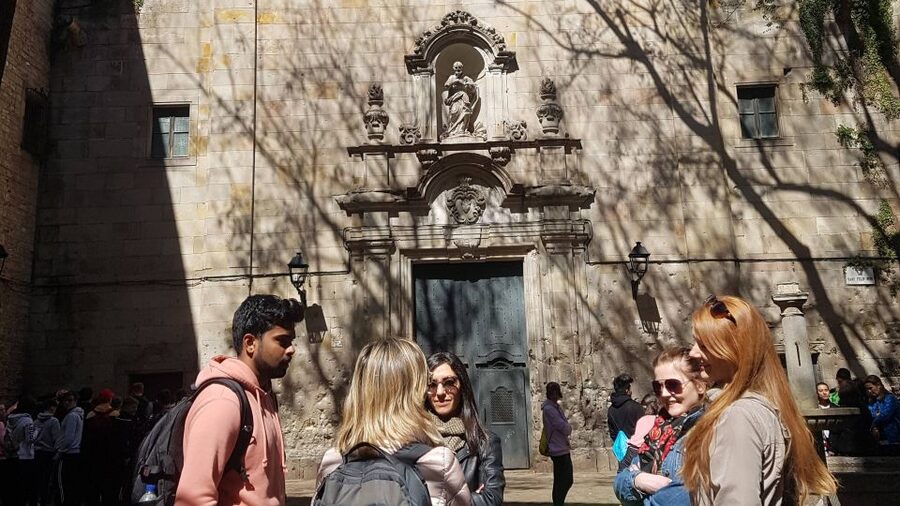Barcelona: Old Town and Gothic Quarter Walking Tour - Plaça Reial and the route toward El Born