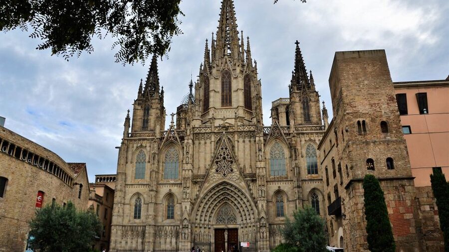 Barcelona: Old Town and Gothic Quarter Walking Tour - Plaça de Sant Jaume and the Roman beginning