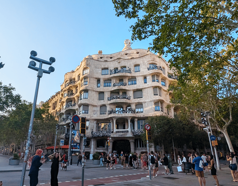 Barcelona: Old Town Private Walking Tour of Past and Present - A secret Roman stop and the Gothic Quarter