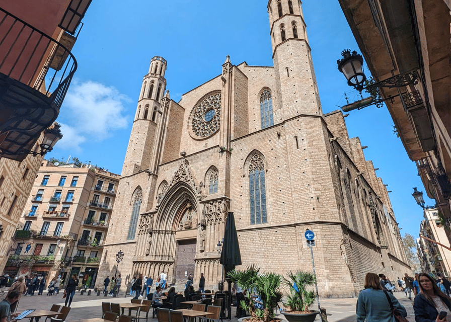 Barcelona: Old Town Private Walking Tour of Past and Present - Arc de Triomf and Ciutadella Park set the tone