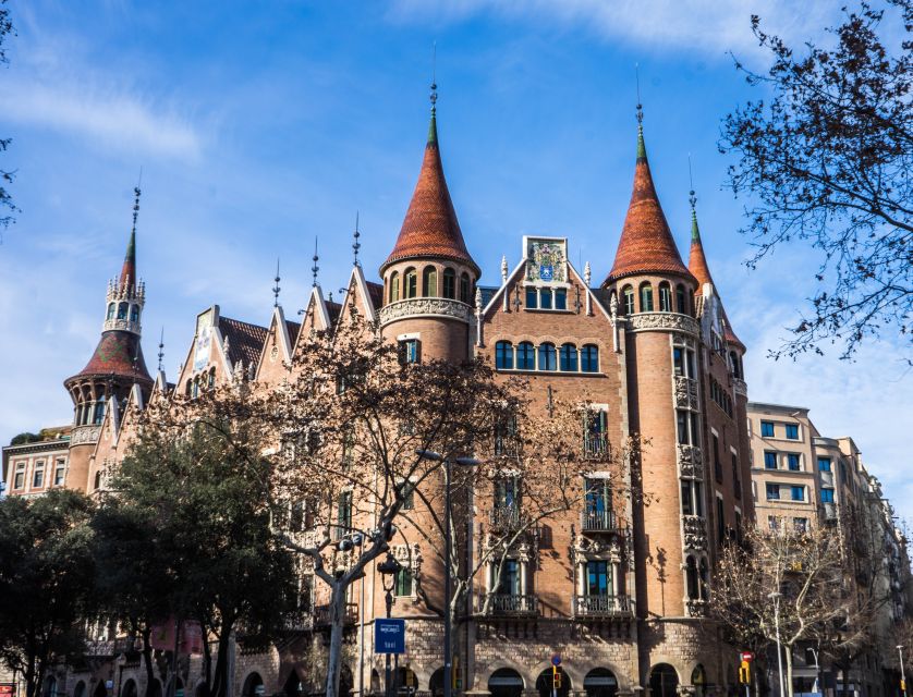 Barcelona: Private Walking Tour with a Local - Key things to know before booking