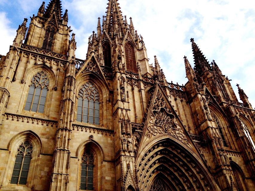 Barcelona: Private Walking Tour with a Local - Walking, Metro rides, and the cost of getting around