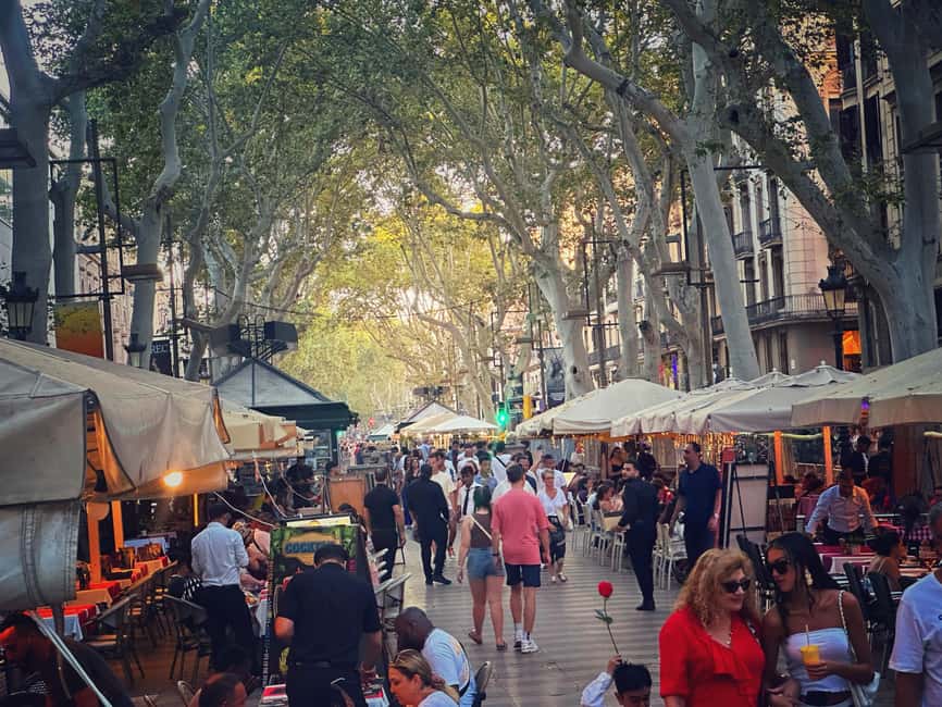 Barcelona: Ramblas, Old Town & Gaudí Houses Walking Tour - The café pause and metro connection