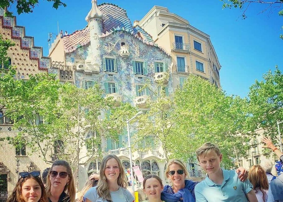 Barcelona: Ramblas, Old Town & Gaudí Houses Walking Tour - Meeting at Plaça de Catalunya