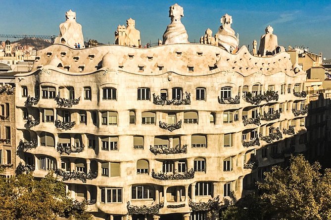 Barcelona: Sagrada Familia, Park Guell & Tapas Private Tour - Park Güell and the climb above the city