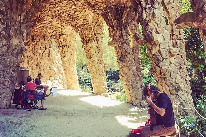 Barcelona: Sagrada Familia, Park Guell & Tapas Private Tour - How much walking should you expect?