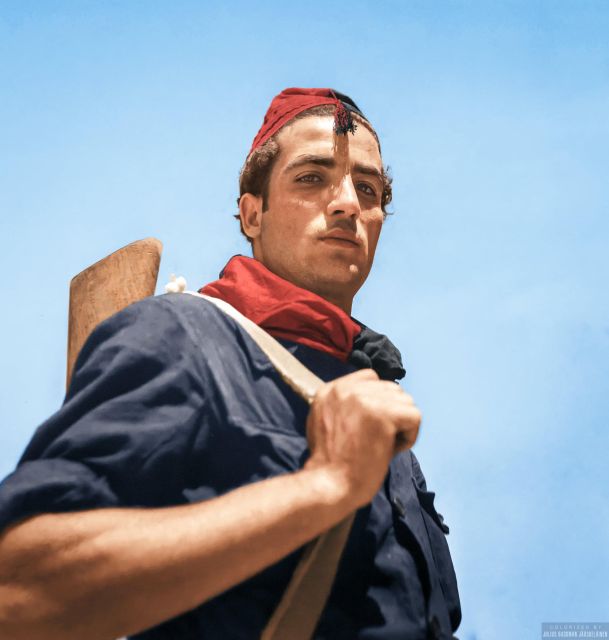 Barcelona: The Spanish Civil War Historical Walking Tour - Making sense of the factions