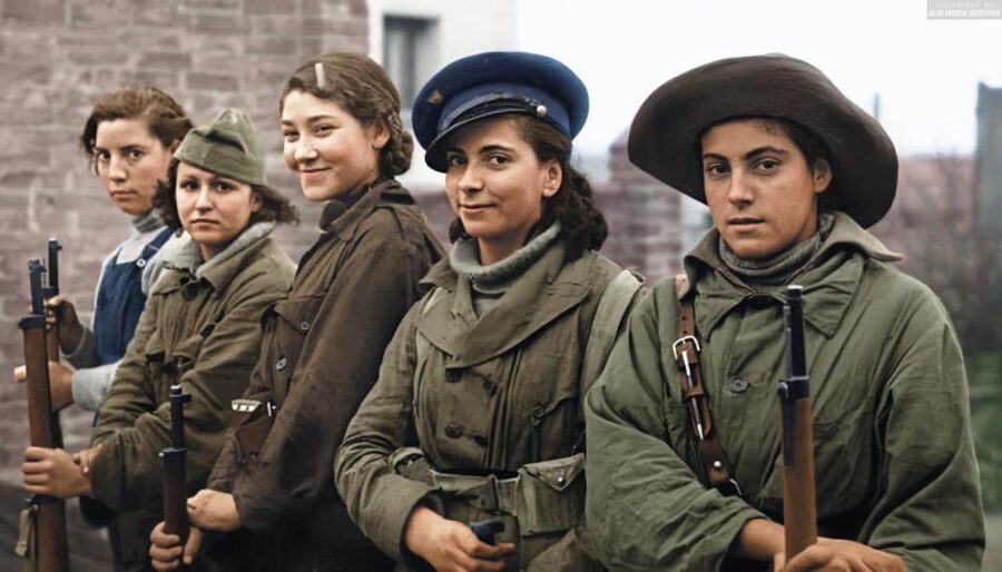 Barcelona: The Spanish Civil War Historical Walking Tour - Meeting at Plaça de Catalunya