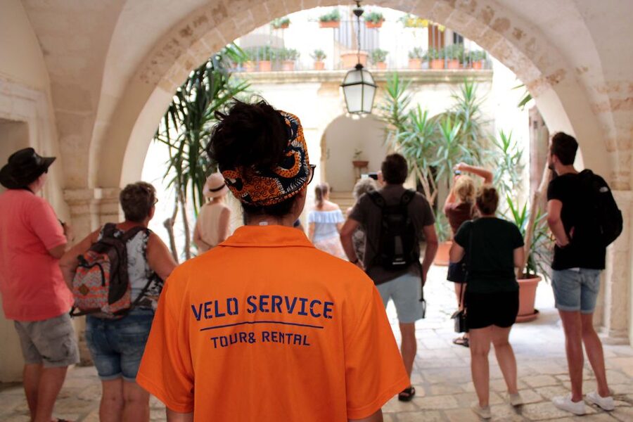 Bari: Guided Walking Tour - Piazza del Ferrarese and Piazza Mercantile
