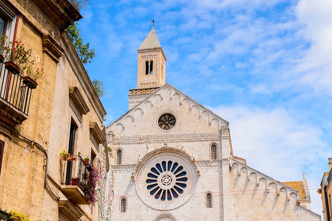 Bari: Street Food Walking Tour with a Local Guide - Focaccia Barese and the first taste of Puglia
