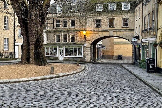 BATH: 2-Hour Bath Walking Tour of Bridgerton Filming Locations - The Royal Crescent and the Featherington home