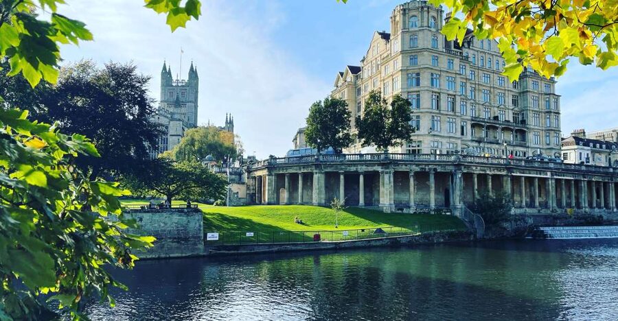 Bath: Walking Tour with Qualified Blue Badge Tourist Guide - Roman beginnings around Bath Abbey