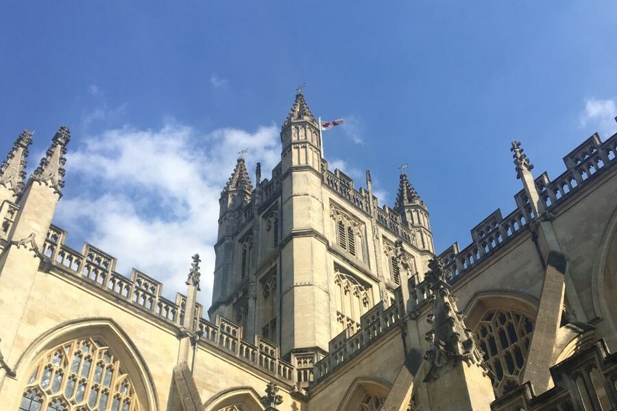 Bath: Walking Tour with Qualified Blue Badge Tourist Guide - Stories, humor, and different guide styles