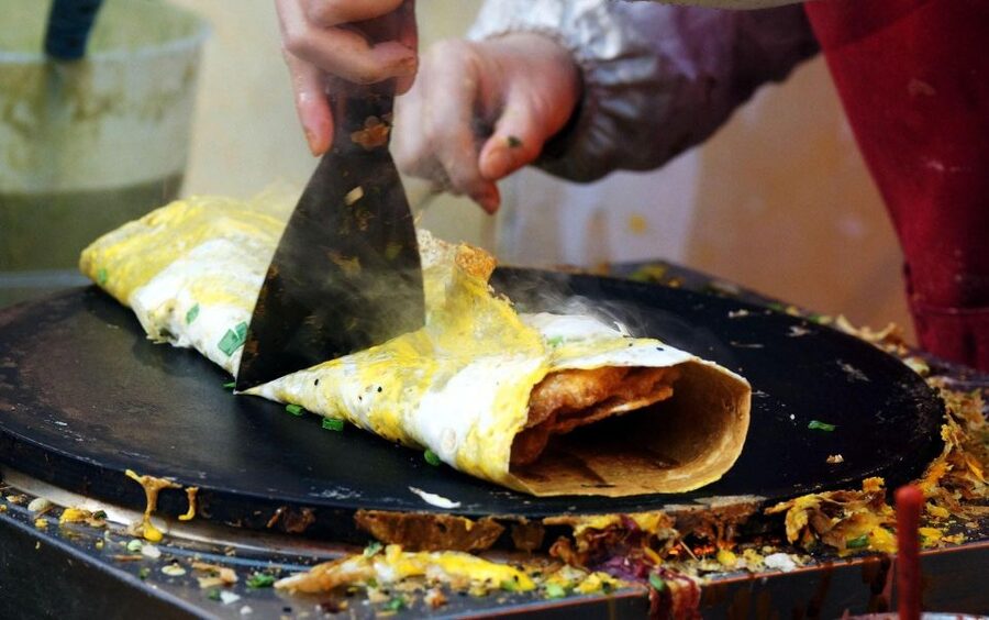 Beijing: Hutong Culinary Walking Tour with 15+ Tastings - Starting at Dongsi and entering the hutongs
