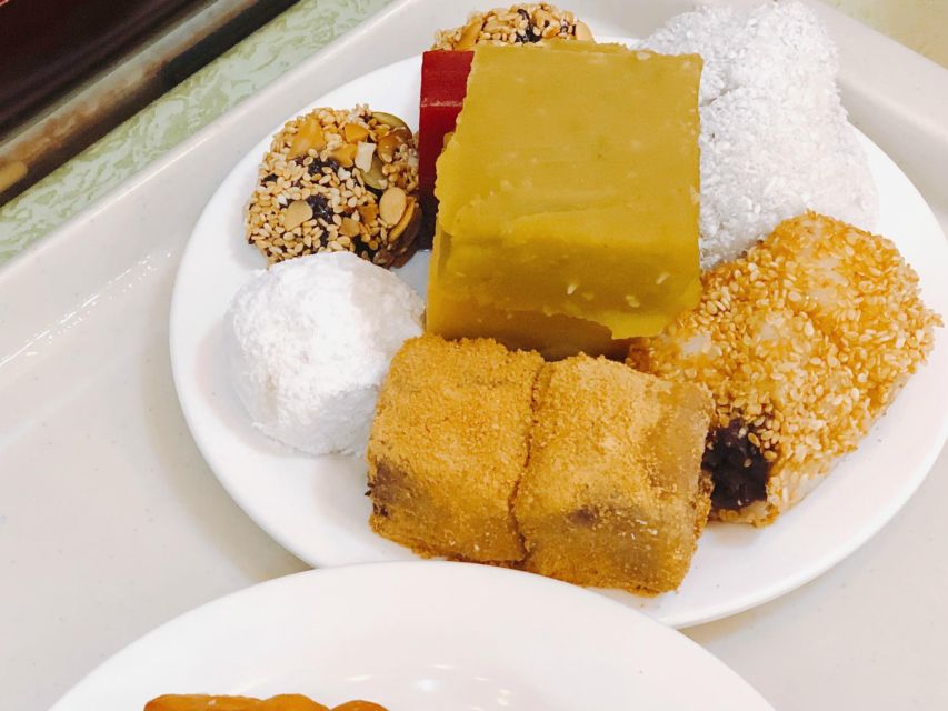 Beijing: Hutong Culinary Walking Tour with 15+ Tastings - Hot pot, malatang, and the pleasure of choosing