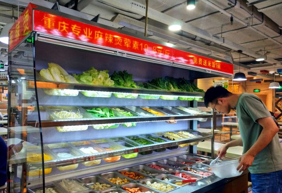 Beijing: Hutong Culinary Walking Tour with 15+ Tastings - The guide makes the difference