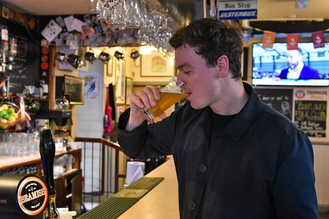 Belfast Centre Food Tour of 12+ Local Irish Dishes & Drinks - Queen’s Arcade and the first change of scene