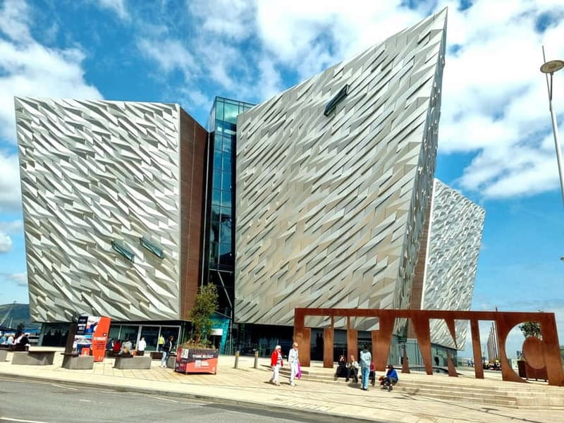 Belfast Walking Tour with a Local – History & Craic - The Cathedral Quarter brings history and street life together