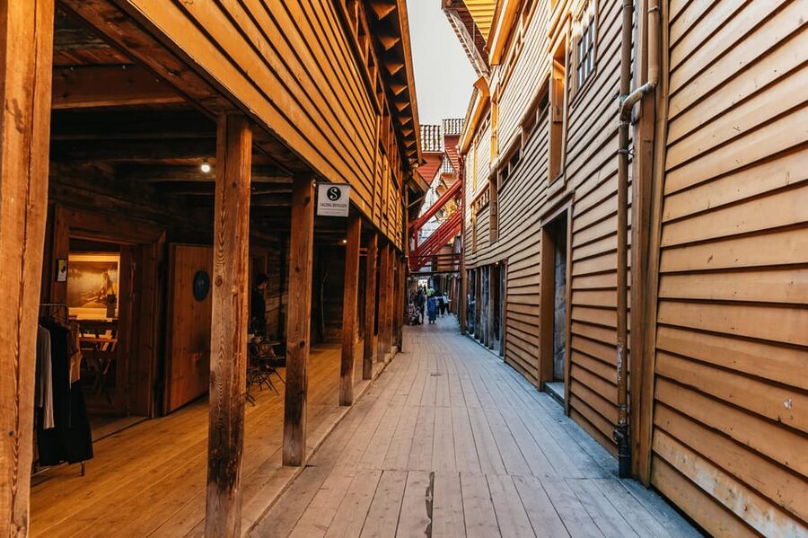 Bergen: Past & Present Small Group Guided Walking Tour - Key points to know before booking