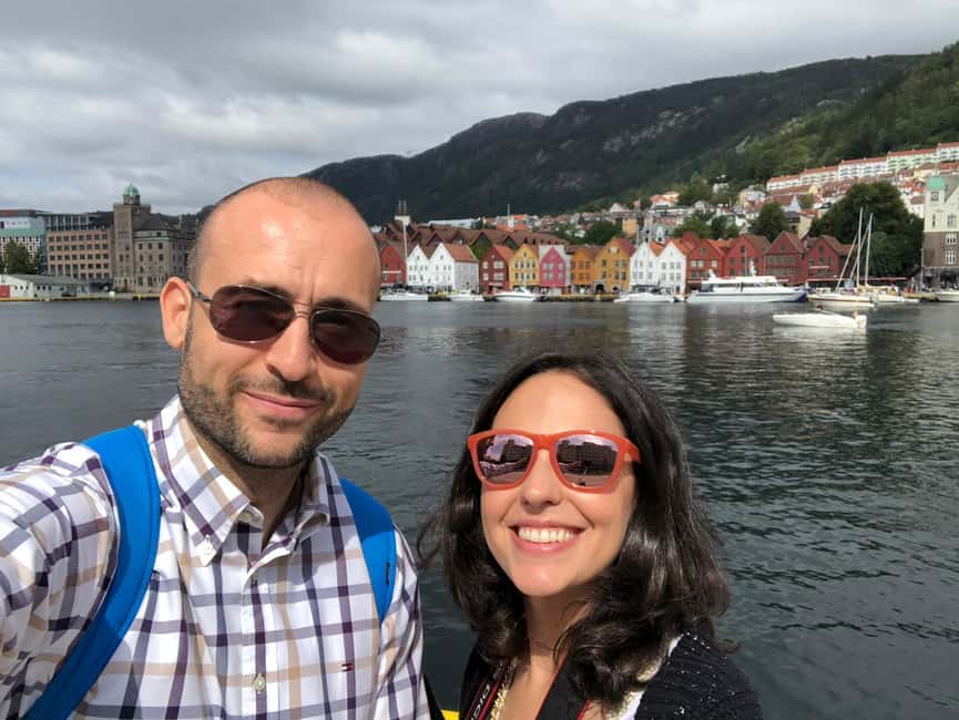 Bergen: Private Walking Tour with a Local - Starting at the Tourist Information office or Sailor’s Monument