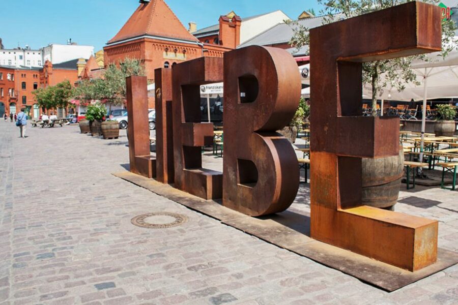 Berlin: Alternative Berlin Walking Tour - Kreuzberg: migration, music, food, and street art