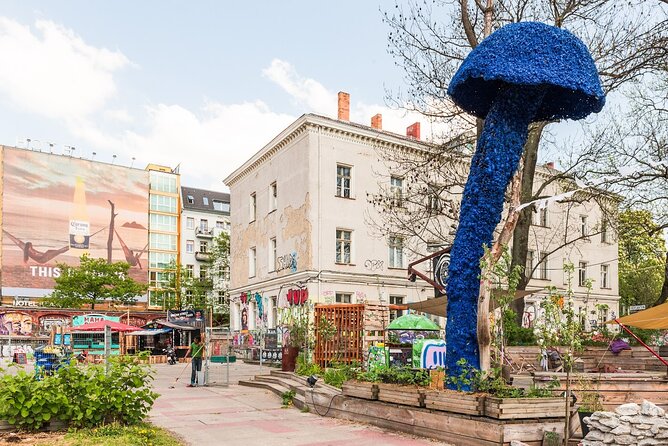 Berlin Center Food Tour with 8+ Authentic Local Tastings - What the guides add to the experience